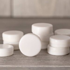 Multiple white discs in a pile