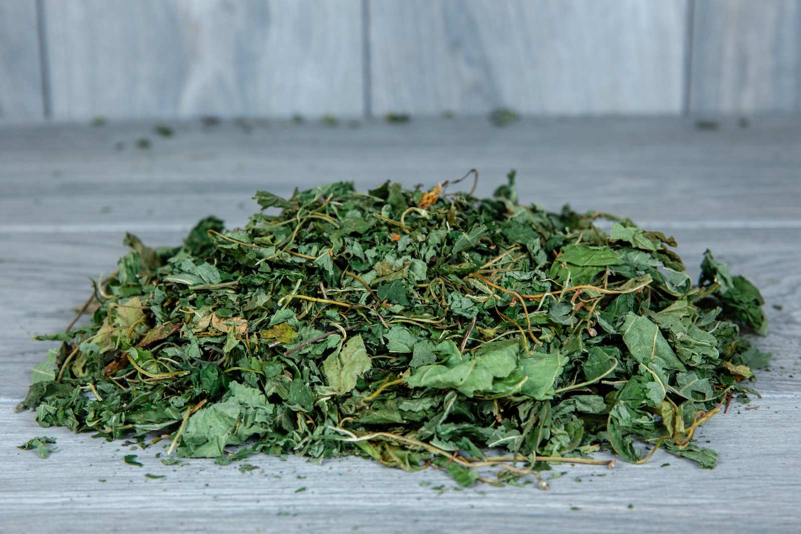 A pile of silvervine leaves